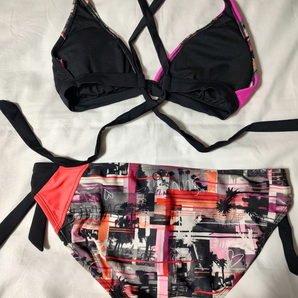 Bikini - Picture 7 of 7